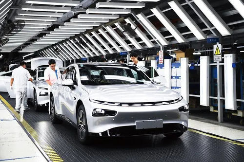 Neueste Unternehmensnachrichten über Anwendungen von Titanlegierungen in der Automobilindustrie